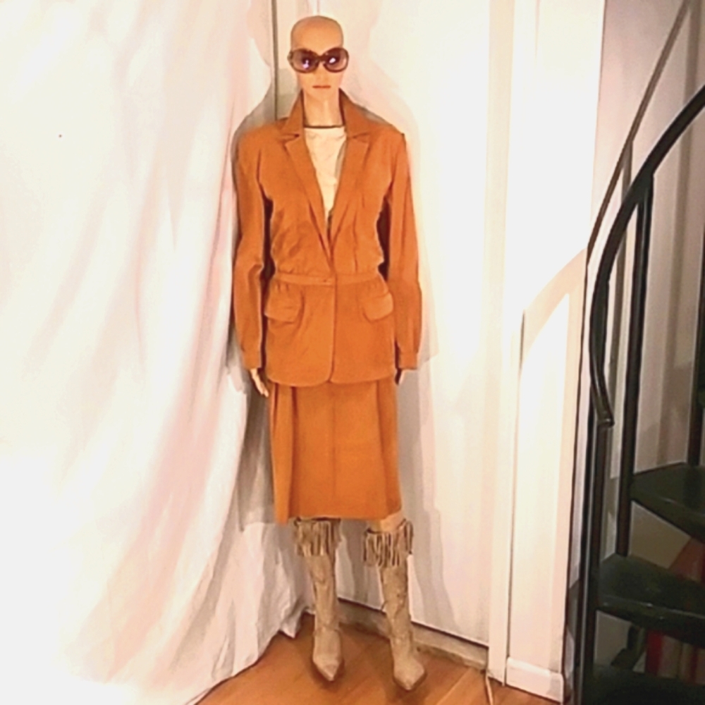 🔥 Like New De Pietri (Italy) tangerine Suede Western Skirt Suit.